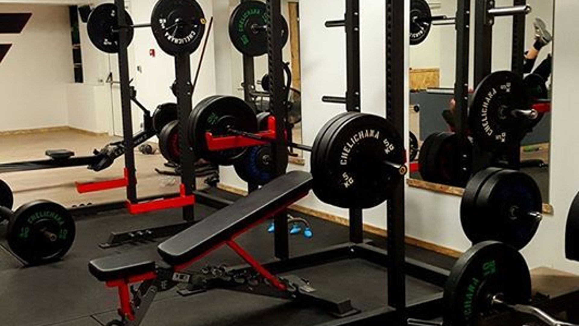 Κύρια εικόνα FitBoom με σύγχρονο μινιμαλιστικό ύφος